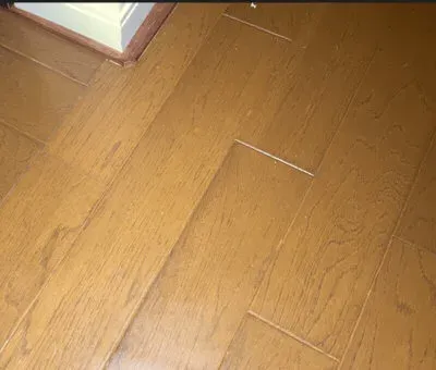 スマホのフラッシュでも部屋の埃は見えない