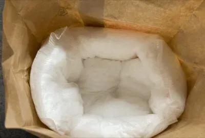 袋の中に入った不織布