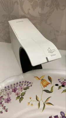エレフォーム2.0 手をかざして緑ランプが点灯している状態