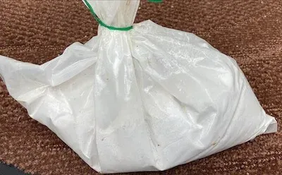 微粉ハイポネックス 中の白い粉末