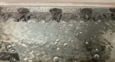 さらに5L追加して水面が穏やかに波立つ状態