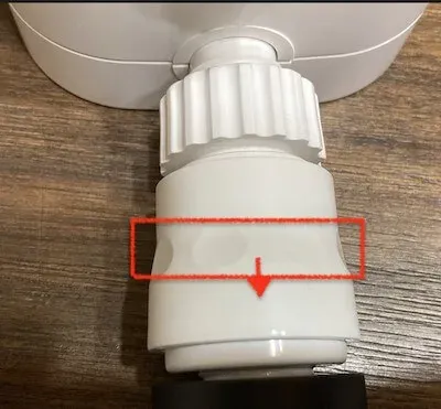 下へスライドさせて切り離す