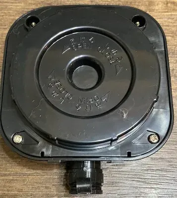 裏蓋を閉じた状態