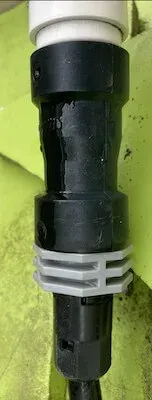 庭の外周に沿わせた9mmホース配管1