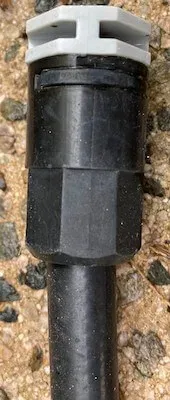 鉢植えへの点滴スプリンクラー設置1