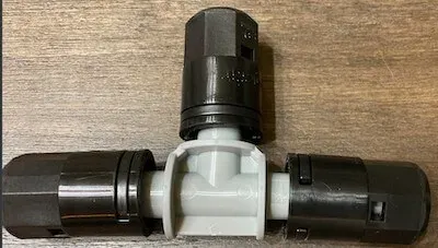 3箇所のロックナットをすべて緩めた状態