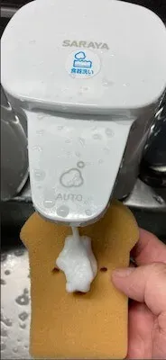 スポンジに食器洗いせっけんを吐出した状態