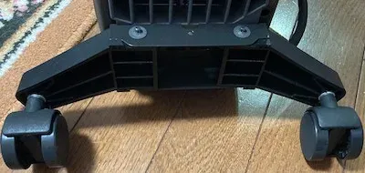 キャスターを広げた状態