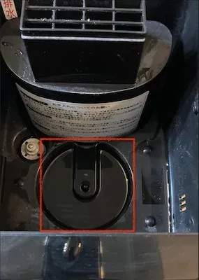 roomistスチームファン蒸発式加湿器の水受け皿（赤枠部）