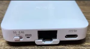 LAN端子および5GHz/2.4GHz切り替えスイッチ