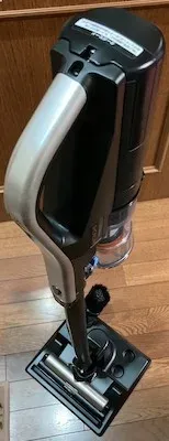 超軽量！日立のラクかるスティッククリーナーなら高齢者も安心