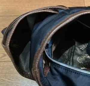大きく開くサイドポケット