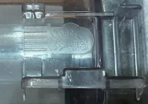 お手入れブラシの置き方の刻印