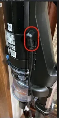 充電ケーブルを本体に直接差し込む