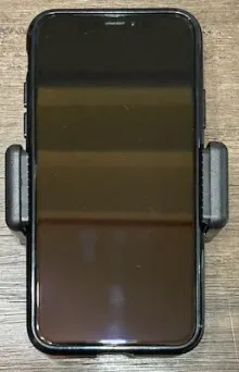 スマホ台座にiPhone Xを装着1