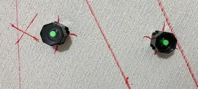 金属（ネジ）に近づくと黄色い棒が立ち上がる