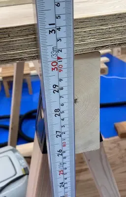 高さ910mmの馬に構造用合板を3枚載せた945mm作業台