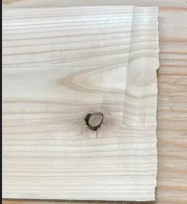 板の末端で発生した深い凹み