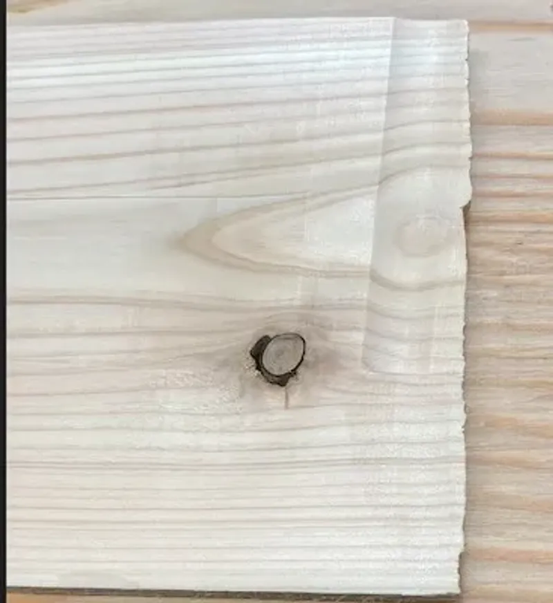 板の末端で発生した凹み