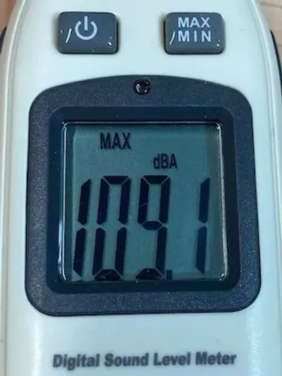 切削時の騒音：109.0dB