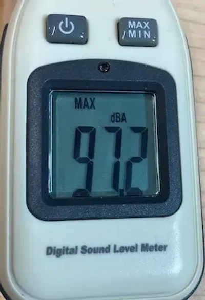 待機時の騒音：97.1dB