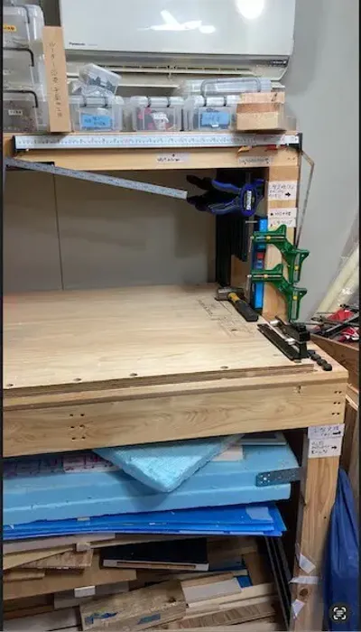 台の下には材料置き場