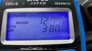 電圧12.77Vありながら380CCAまで低下した経年バッテリーのDS4実測画面
