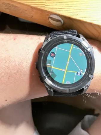 fēnix 8でのTOPO10M Plus（日本登山地形図）表示画面