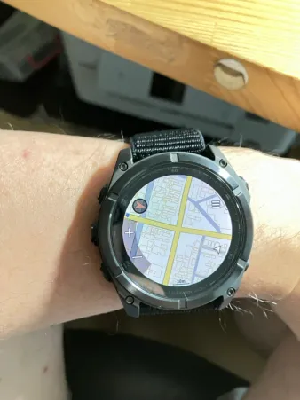fēnix 8でのTopoActive（日本詳細地形図）表示画面