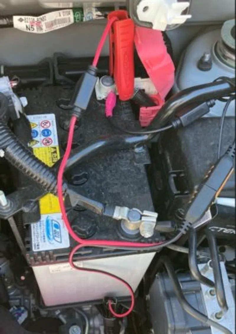 バッテリークランプを取り付けた状態