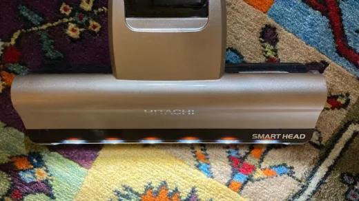 高輝度白色LEDライトを正面に搭載した日立のスマートヘッド